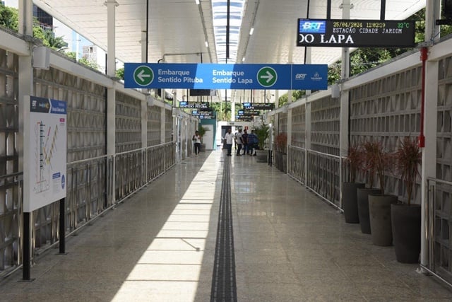 Linha B4 do BRT começa operação assistida entre Pituba e Lapa com ônibus a cada 10 minutos