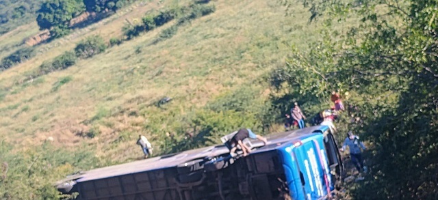 Acidente com ônibus na Serra da Mangueira