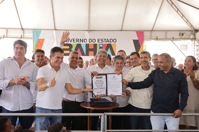 Domingo de entregas em Bonito. Obras esportiva, de mobilidade, de abastecimento e no mercado beneficiam moradores da Chapada Diamantina