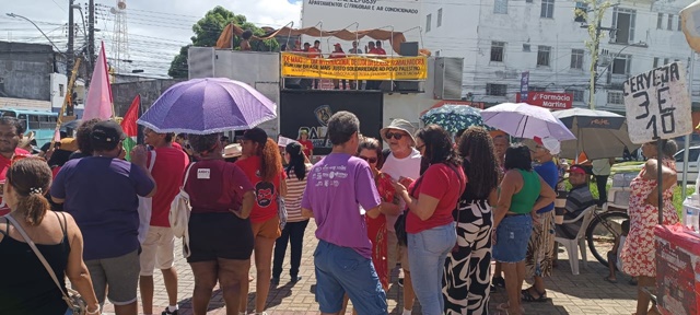 Lideranças sindicais e trabalhadores comemoram feriado com atividades culturais e políticas na Praça da Matriz