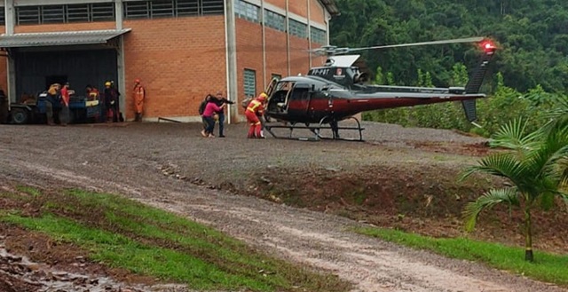 Bombeiros baianos encontram três corpos e resgatam cerca de 90 pessoas atingidas pelos temporais no RS