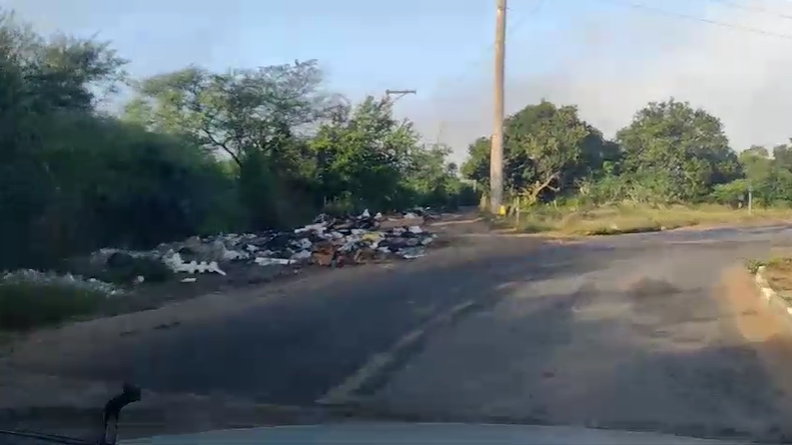 estrada da jaiba lixo e buracos