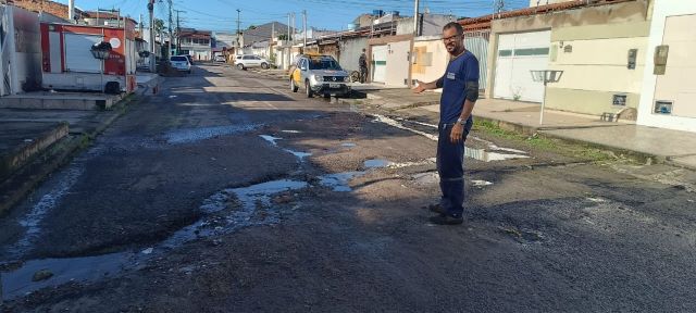 Buracos em ruas do Parque Ipê 1