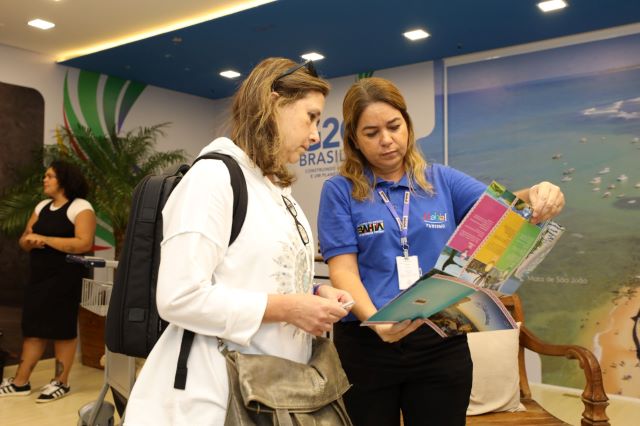 Receptivo turístico dá as boas-vindas às delegações do G20, no Aeroporto de Salvador