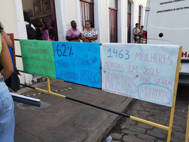 cartaz manifestação caso júri jovem assassinada Cachoeira