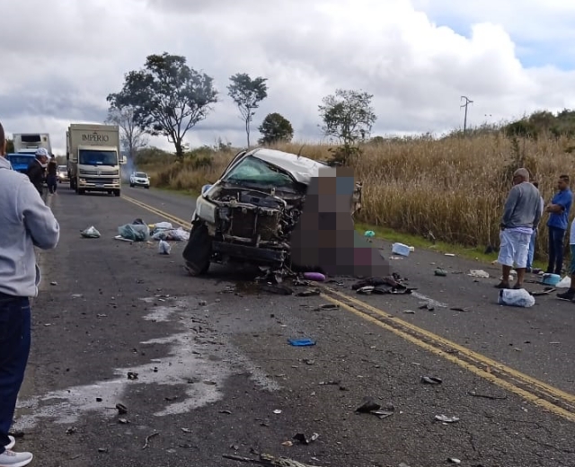 Acidente na BA-262, entre trecho de Itapetinga e Vitória da Conquista, deixa duas pessoas mortas