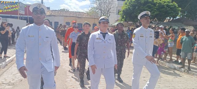 Desfile em comemoração ao 2 de julho, data em que é celebrada a independência do Brasil na Bahia