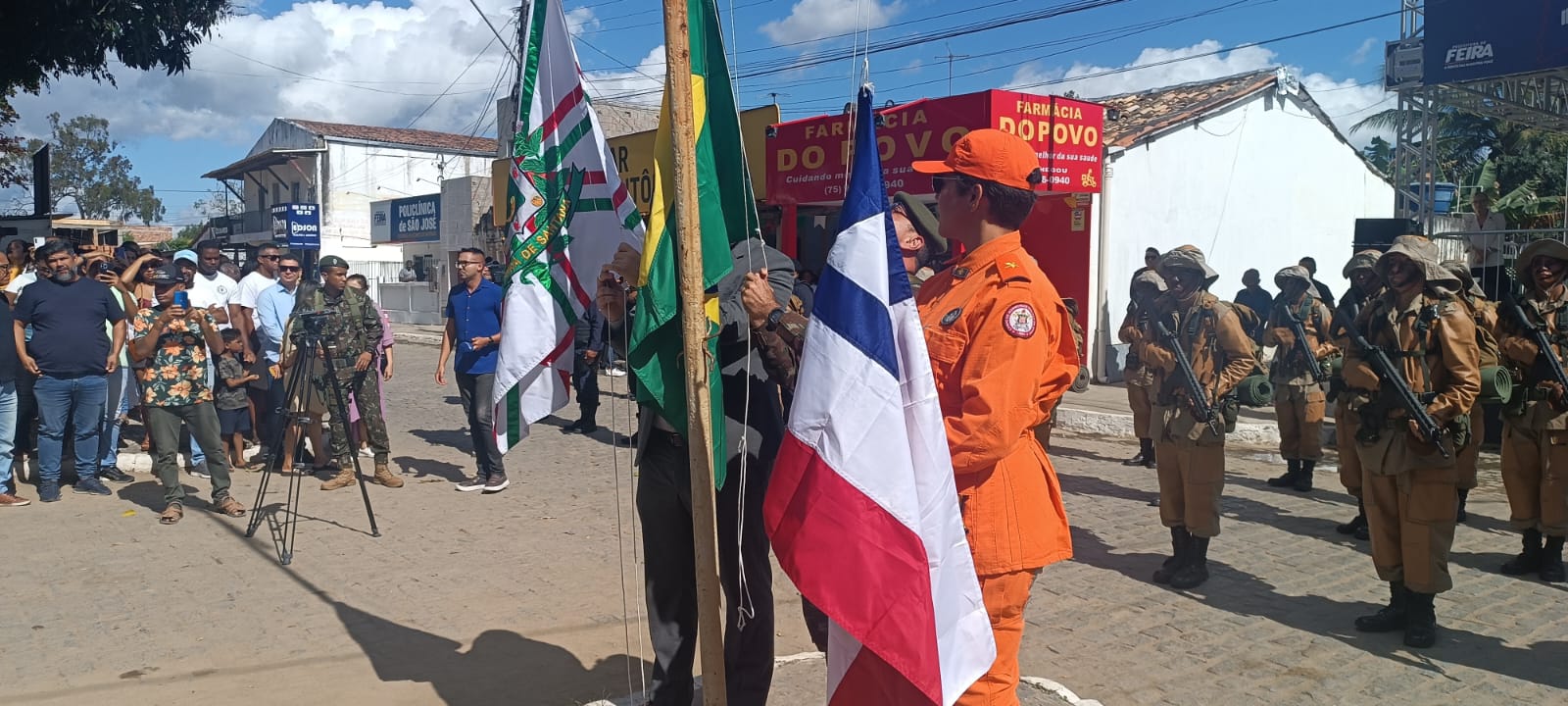 Desfile em comemoração ao 2 de julho, data em que é celebrada a independência do Brasil na Bahia