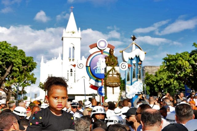 criança multidão 2 de julho