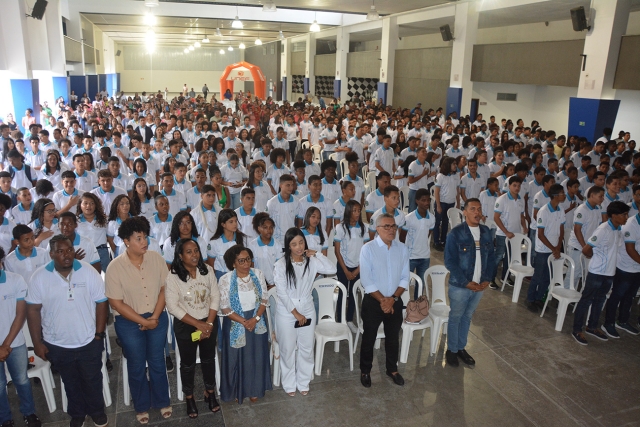 Estudantes ingressos do programa Jovem Aprendiz Feirense