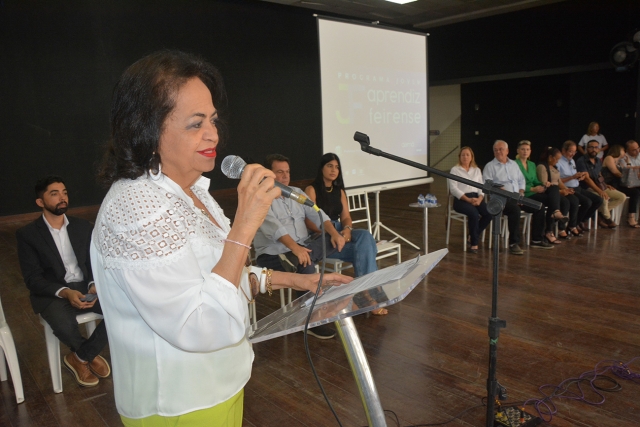 Estudantes ingressos do programa Jovem Aprendiz Feirense