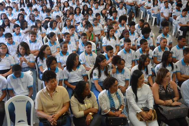 Estudantes ingressos do programa Jovem Aprendiz Feirense