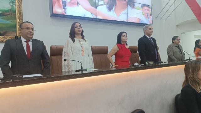 Secretária estadual Roberta Santana recebe medalha Olhos D’Água por contribuições à Saúde