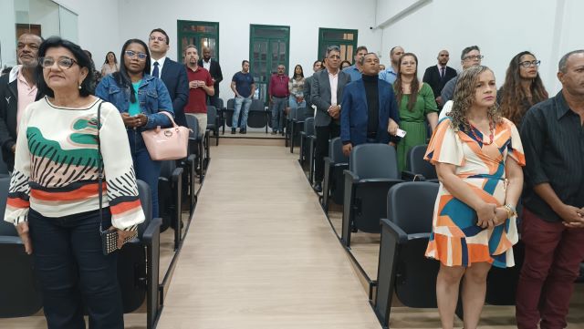 Secretária estadual Roberta Santana recebe medalha Olhos D’Água por contribuições à Saúde