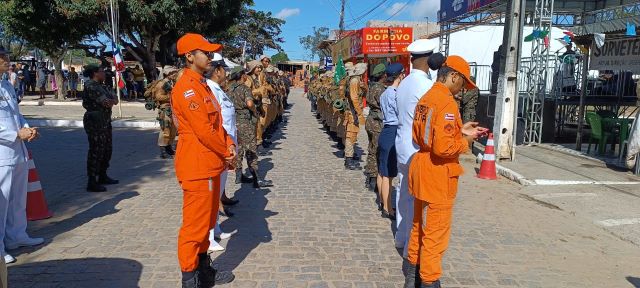 Desfile em comemoração ao 2 de julho, data em que é celebrada a independência do Brasil na Bahia