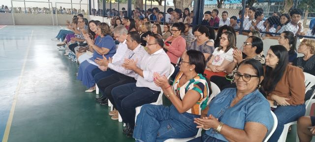 Entrega de equipamento em escolas da rede estadual em Feira de Santana