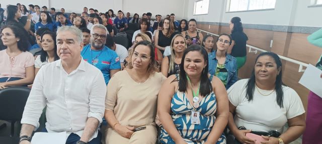 Entrega de equipamento em escolas da rede estadual em Feira de Santana