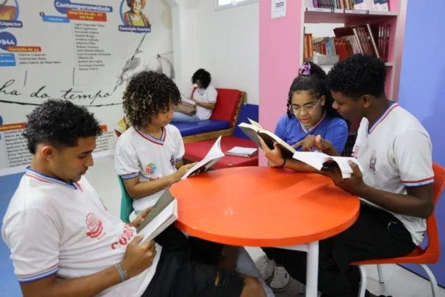 Foto: Mateus Pereira / GOV-BA estudantes adolescentes na escola