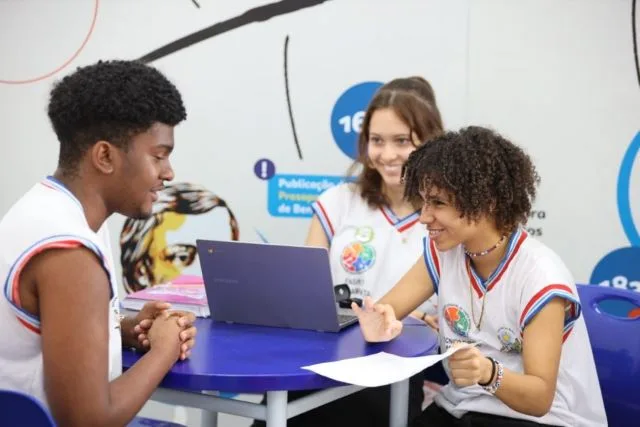 Foto: Mateus Pereira / GOV-BA estudantes adolescentes na escola