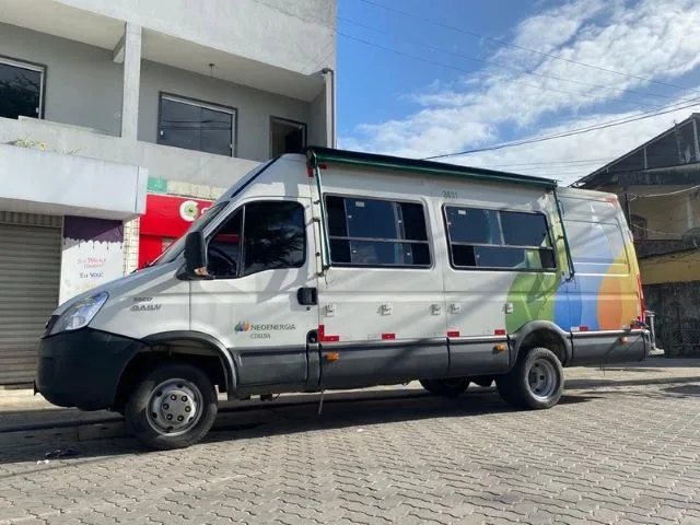 carro troca de lâmpada van transporte neoenergia coelba