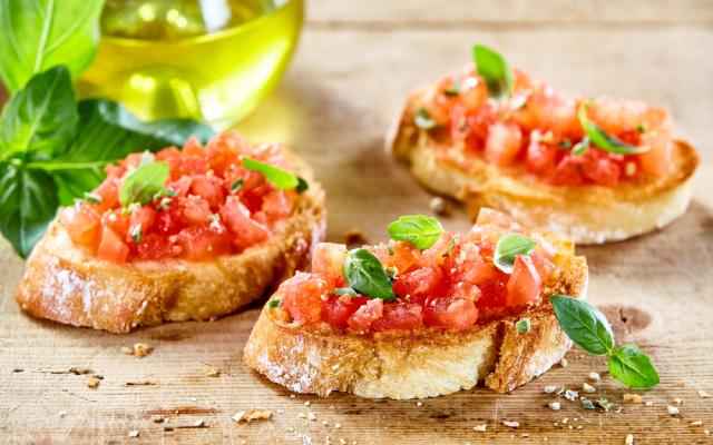 Bruschetta Italiana na Torrada Tradicional