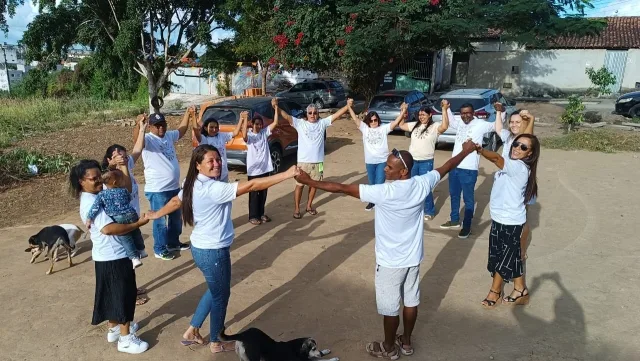 Casinha de acolhimento para cães abandonados é reinaugurada após ser incendiada