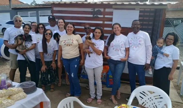 Casinha de acolhimento para cães abandonados é reinaugurada após ser incendiada