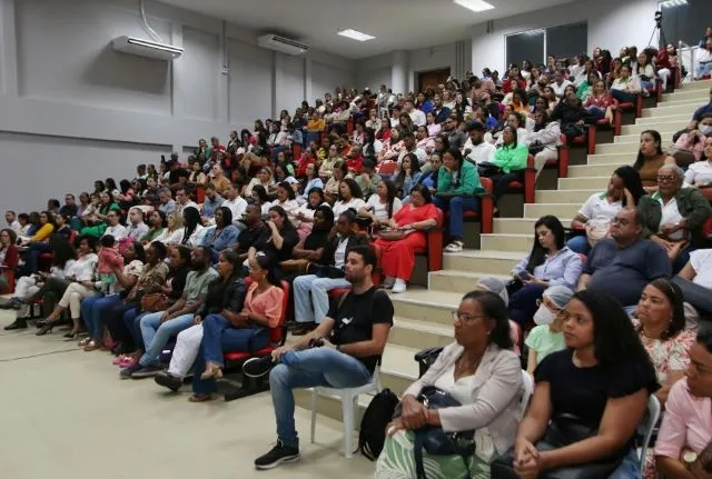 encontro com familiares de vítimas da explosão de fábrica de fogos